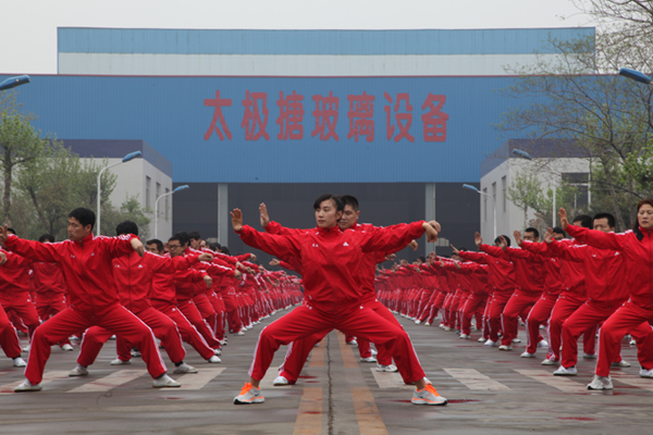 中國太極搪玻璃設備全體員工向您拜年！